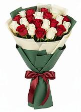 Букет Микс из красных и белых роз в Железноводском