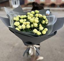 Букет Белые кустовые розы Солинеро в Железноводском