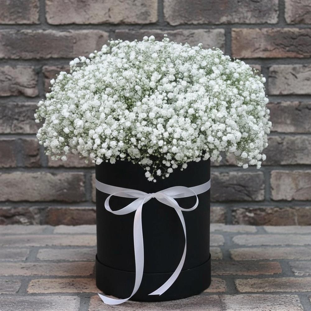 Цветочная композиция из Гипсофила в шляпной коробке в Железноводском