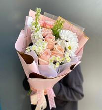 Букет цветов из:  Хризантемы и Розы в Железноводском