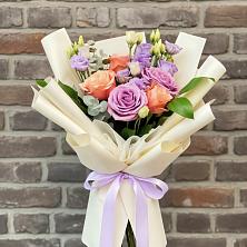 Букет цветов из:  Лизиантусы и Розы в Железноводском