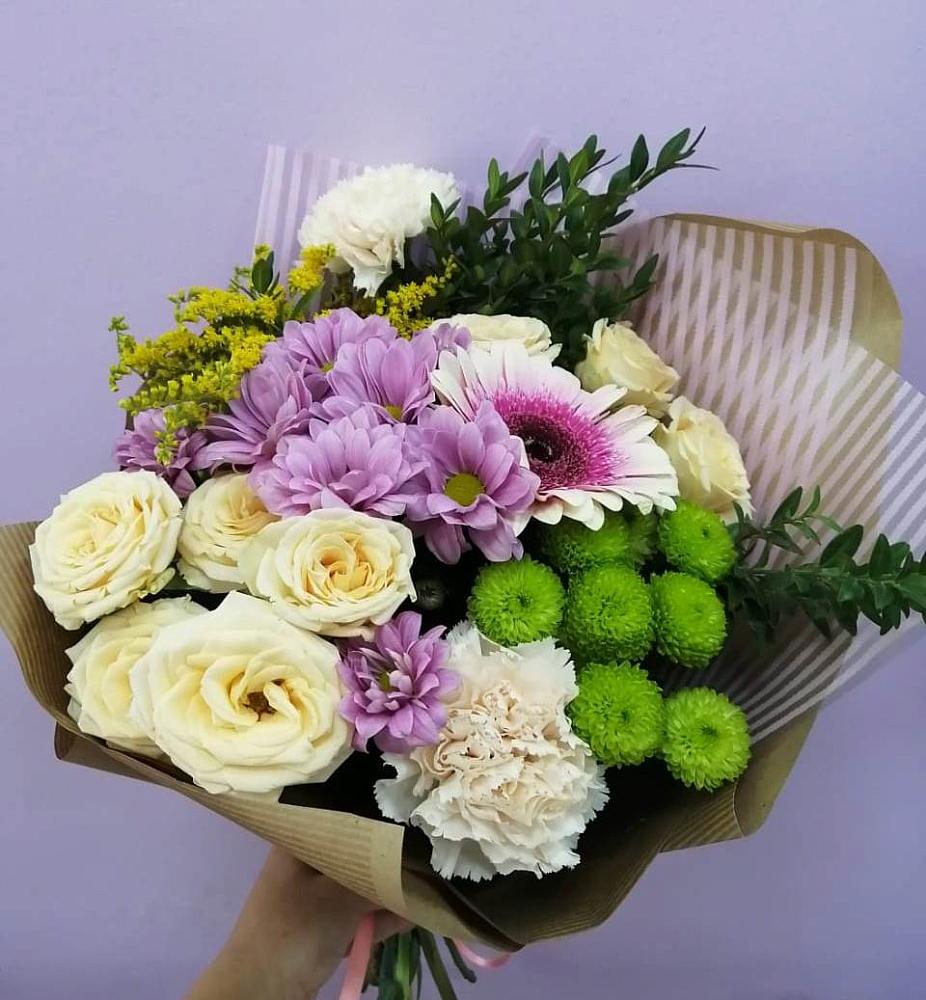 Букет цветов из: Хризантемы, Розы, Гвоздики и Герберы в Железноводском