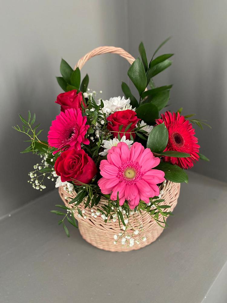 Цветочная композиция из Розы, Хризантемы и Герберы в корзине в Железноводском
