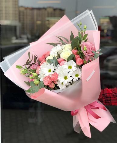 Букет цветов из: Розы, Лизиантусы и Хризантемы в Железноводском