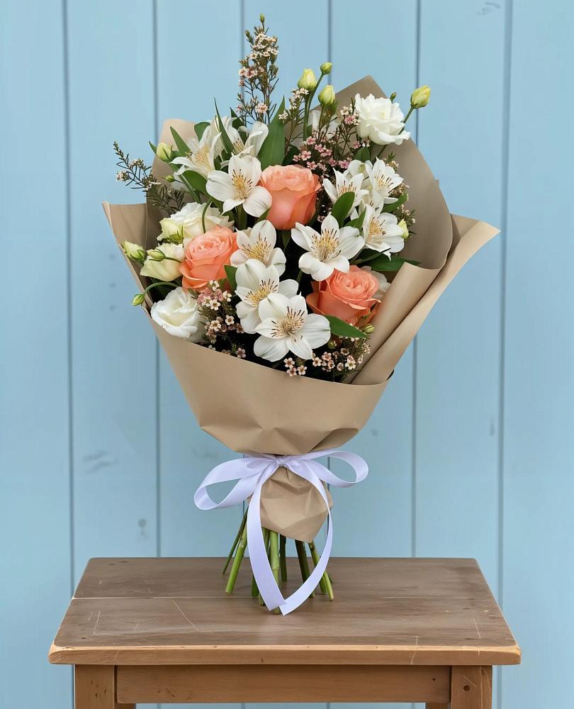 Букет цветов из: Альстромерии, Лизиантусы, Розы и Хризантемы в Железноводском