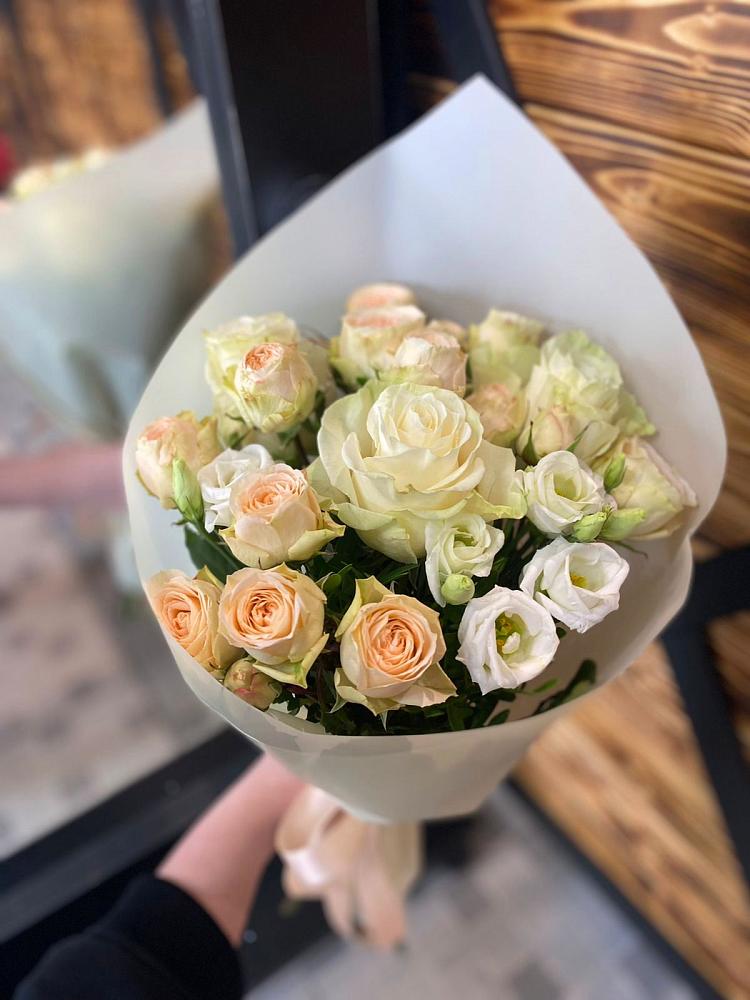 Букет цветов из: Розы и Лизиантусы в Железноводском